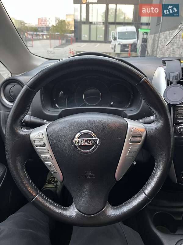 Хэтчбек Nissan Versa Note 2016 в Львове