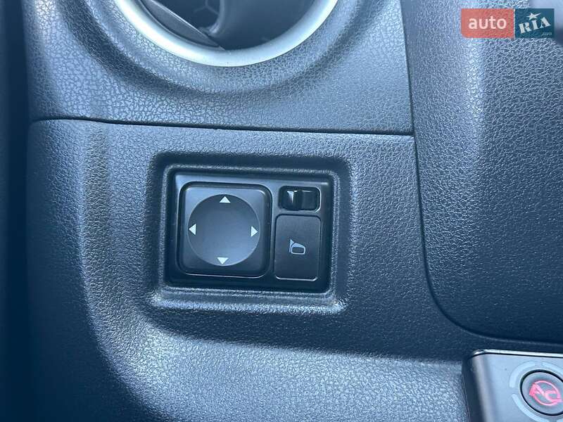 Хэтчбек Nissan Versa Note 2015 в Киеве