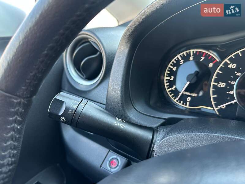 Хэтчбек Nissan Versa Note 2015 в Киеве