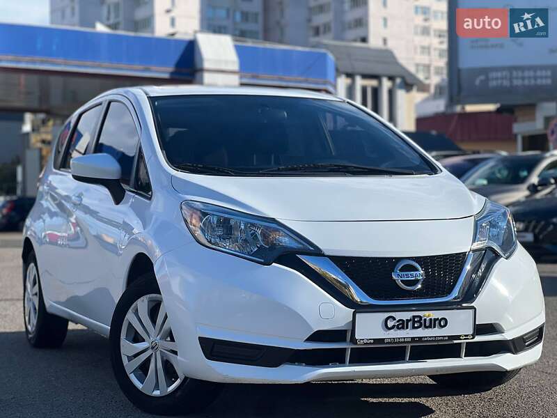 Хетчбек Nissan Versa Note 2017 в  фото Хетчбек Nissan Versa Note 2017 в