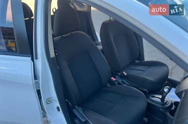 Хетчбек Nissan Versa Note 2017 в  фото 21 Хетчбек Nissan Versa Note 2017 в