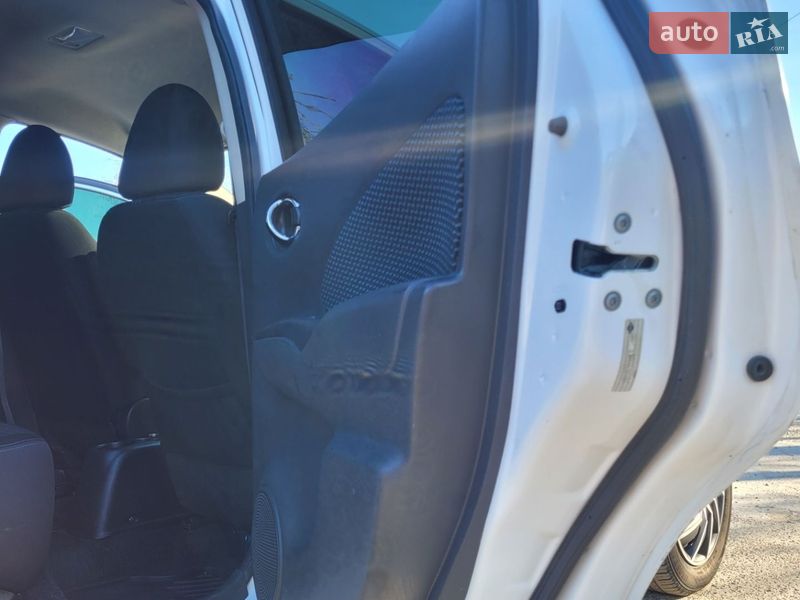 Хетчбек Nissan Versa Note 2016 в Новомосковську фото 19 Хетчбек Nissan Versa Note 2016 в Новомосковську