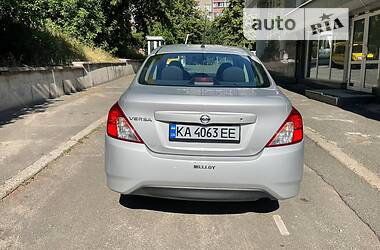 Седан Nissan Versa 2018 в Києві