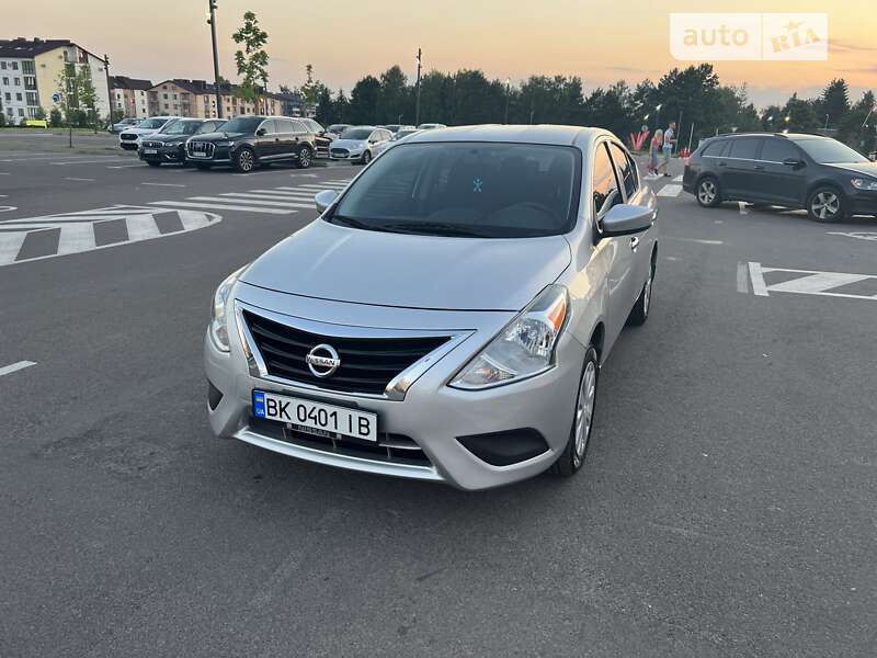 Седан Nissan Versa 2018 в Ровно