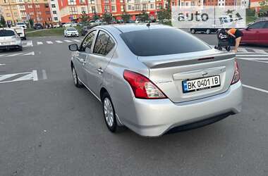 Седан Nissan Versa 2018 в Ровно