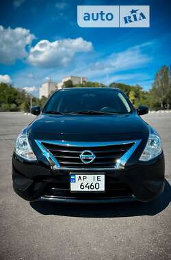 Седан Nissan Versa 2015 в Запоріжжі