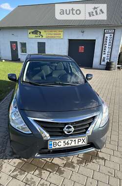 Седан Nissan Versa 2016 в Львове