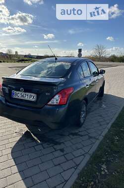 Седан Nissan Versa 2016 в Львове