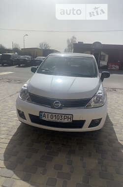 Хетчбек Nissan Versa 2010 в Києві