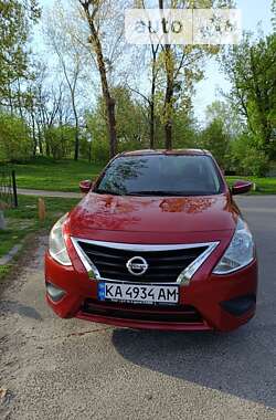 Седан Nissan Versa 2017 в Києві