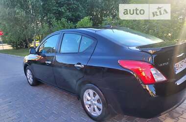 Седан Nissan Versa 2013 в Хмельницком