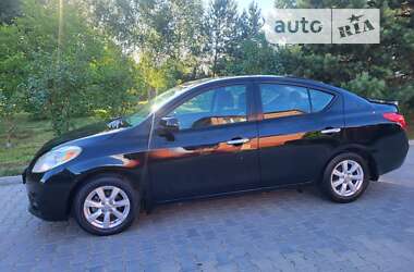 Седан Nissan Versa 2013 в Хмельницком