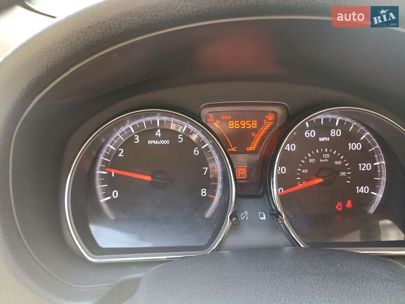 Седан Nissan Versa 2013 в Черновцах фото 6 Седан Nissan Versa 2013 в Черновцах