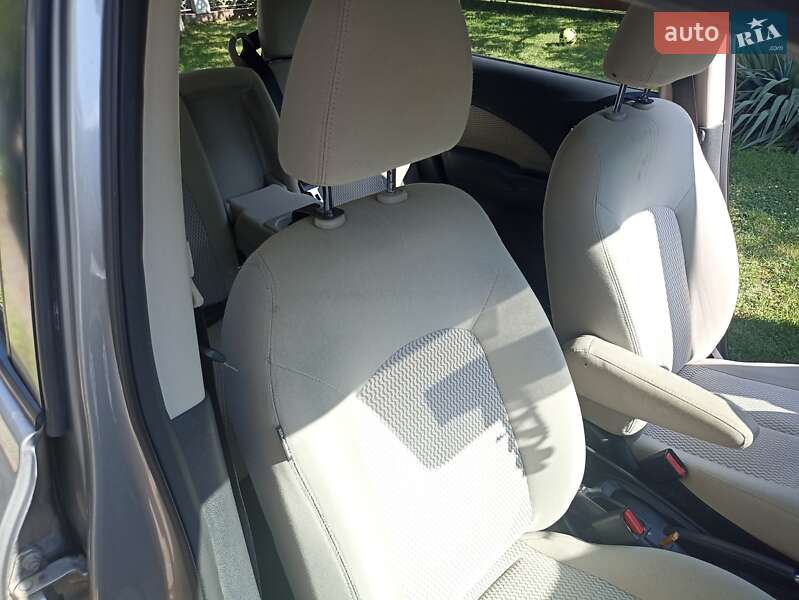 Седан Nissan Versa 2013 в Черновцах фото 5 Седан Nissan Versa 2013 в Черновцах