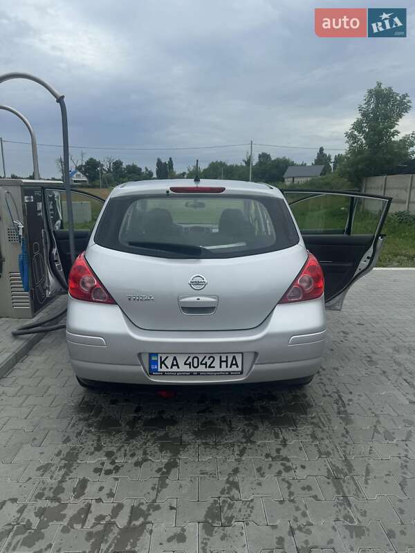 Хэтчбек Nissan Versa 2008 в Бородянке