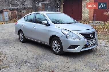 Седан Nissan Versa 2017 в Киеве