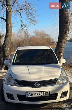 Седан Nissan Versa 2012 в Каменском