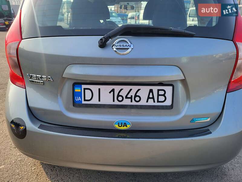 Седан Nissan Versa 2014 в Хмельницькому