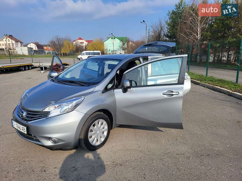 Седан Nissan Versa 2014 в Хмельницькому