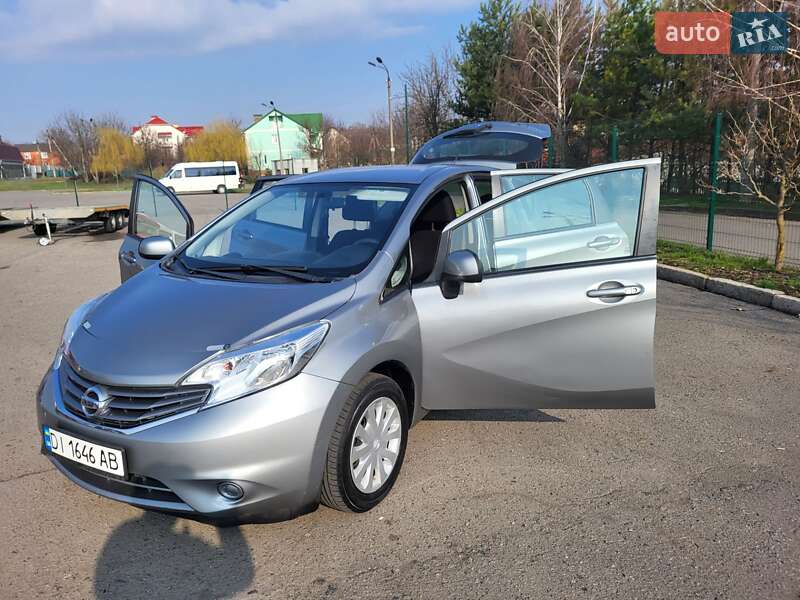 Седан Nissan Versa 2014 в Хмельницькому