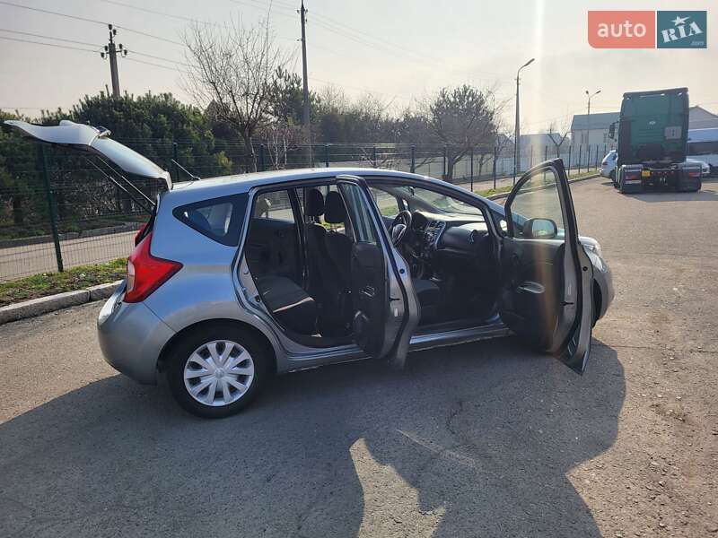 Седан Nissan Versa 2014 в Хмельницькому