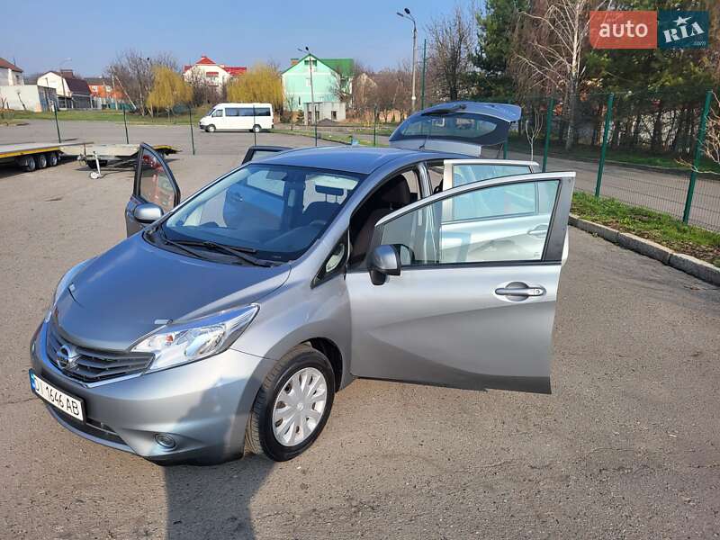 Седан Nissan Versa 2014 в Хмельницькому