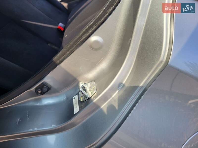 Седан Nissan Versa 2014 в Хмельницькому