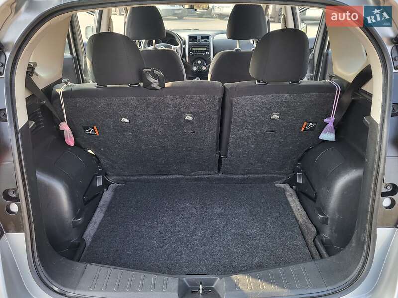 Седан Nissan Versa 2014 в Хмельницькому