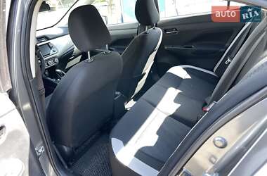 Седан Nissan Versa 2020 в 