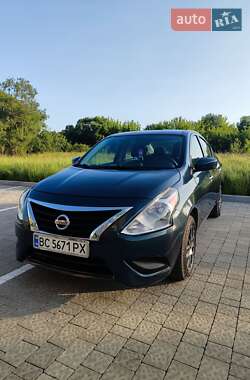 Седан Nissan Versa 2016 в Львові