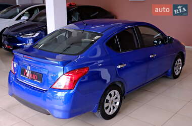 Седан Nissan Versa 2016 в 