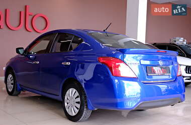 Седан Nissan Versa 2016 в 