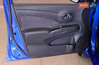 Седан Nissan Versa 2016 в 