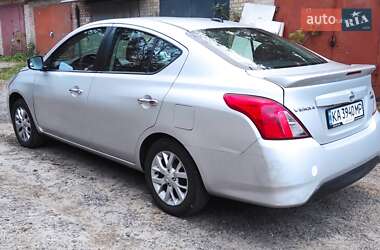Седан Nissan Versa 2017 в Києві