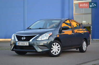 Седан Nissan Versa 2016 в Киеве