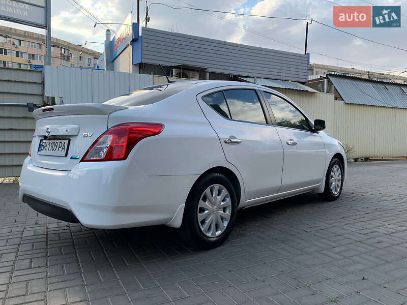 Седан Nissan Versa 2016 в Одесі
