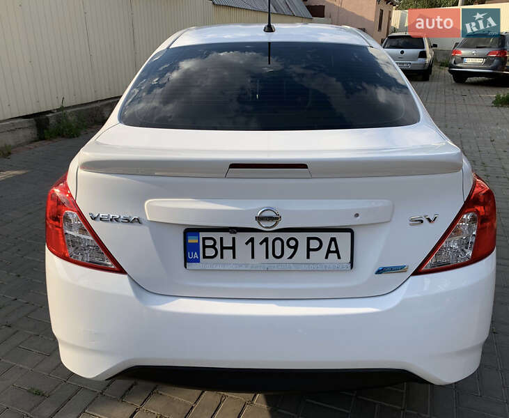 Седан Nissan Versa 2016 в Одесі