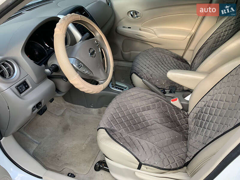 Седан Nissan Versa 2016 в Одесі