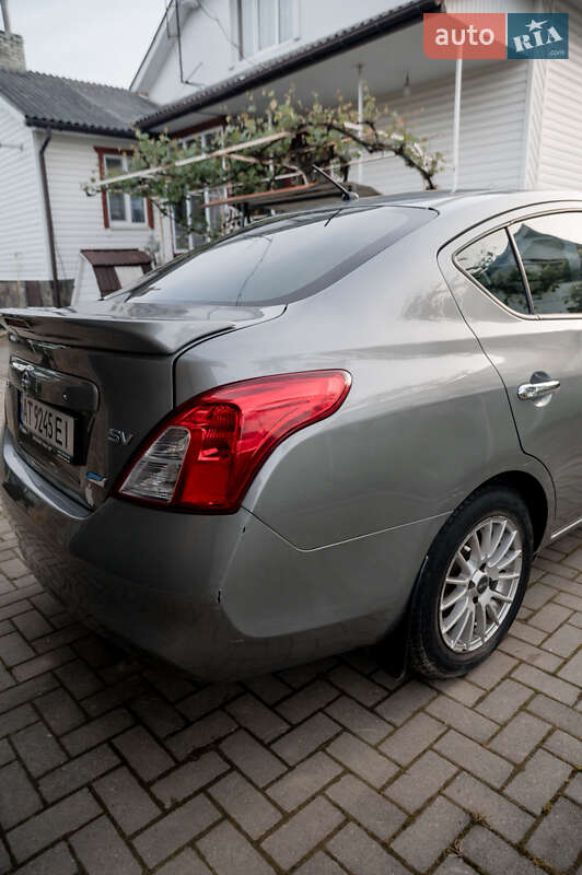 Седан Nissan Versa 2014 в Ивано-Франковске
