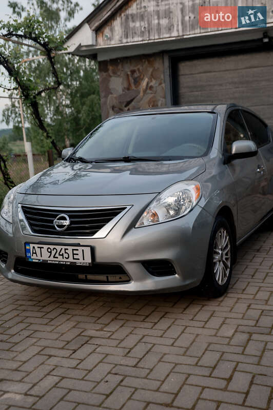 Седан Nissan Versa 2014 в Ивано-Франковске