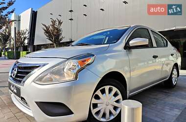 Седан Nissan Versa 2016 в Киеве