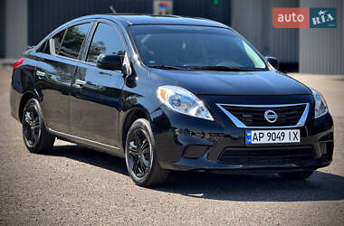 Седан Nissan Versa 2014 в Запоріжжі