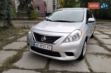 Седан Nissan Versa 2013 в Днепре