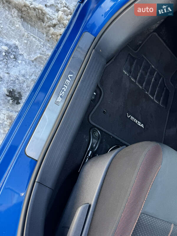 Седан Nissan Versa 2019 в Києві