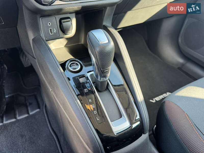 Седан Nissan Versa 2019 в Києві