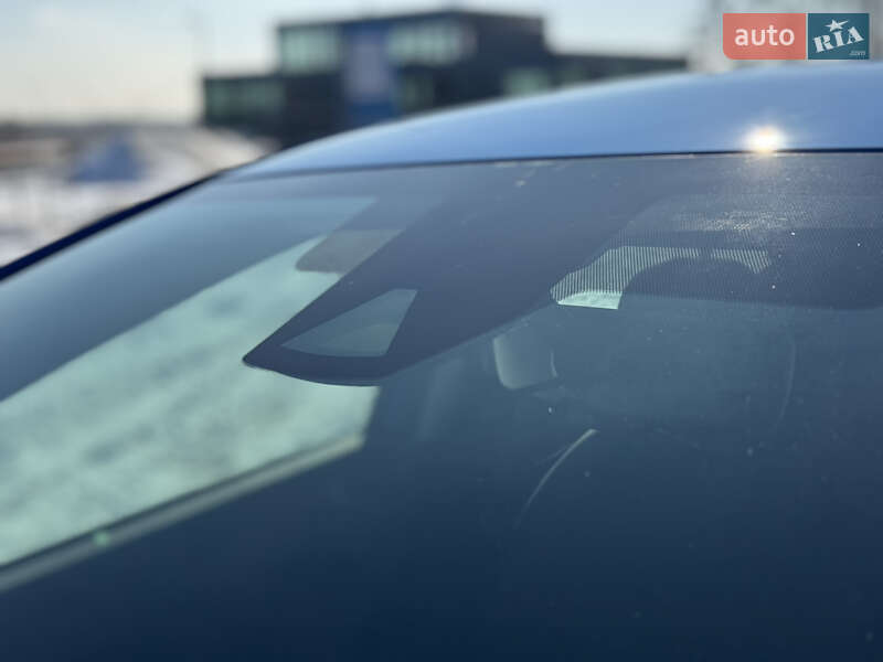 Седан Nissan Versa 2019 в Києві