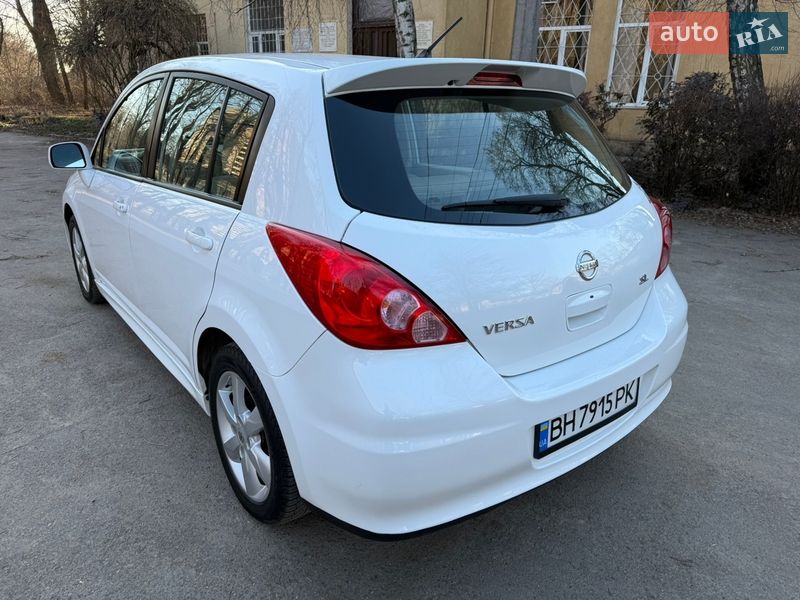 Хэтчбек Nissan Versa 2010 в Одессе