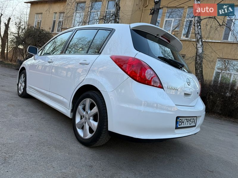Хэтчбек Nissan Versa 2010 в Одессе