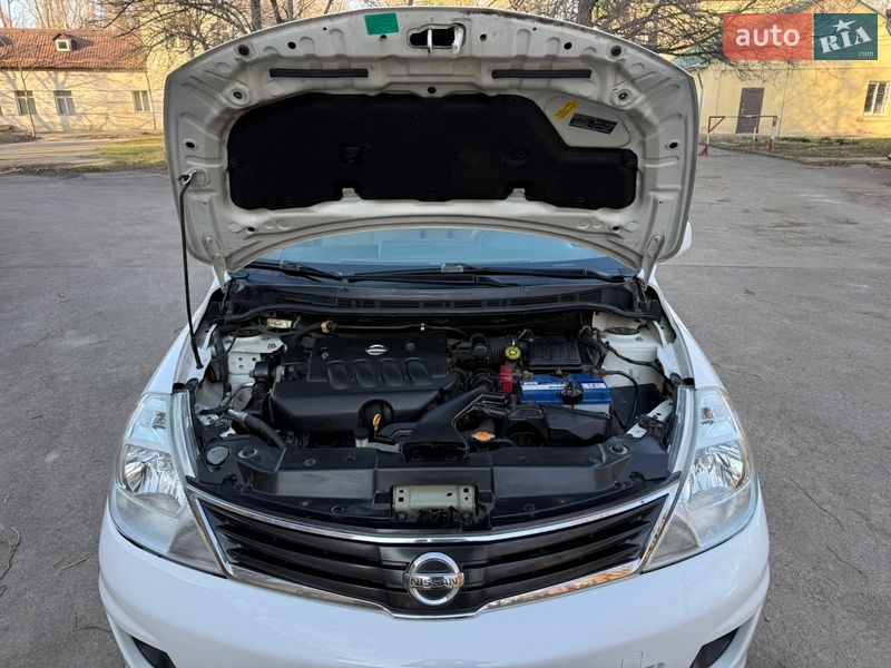 Хэтчбек Nissan Versa 2010 в Одессе