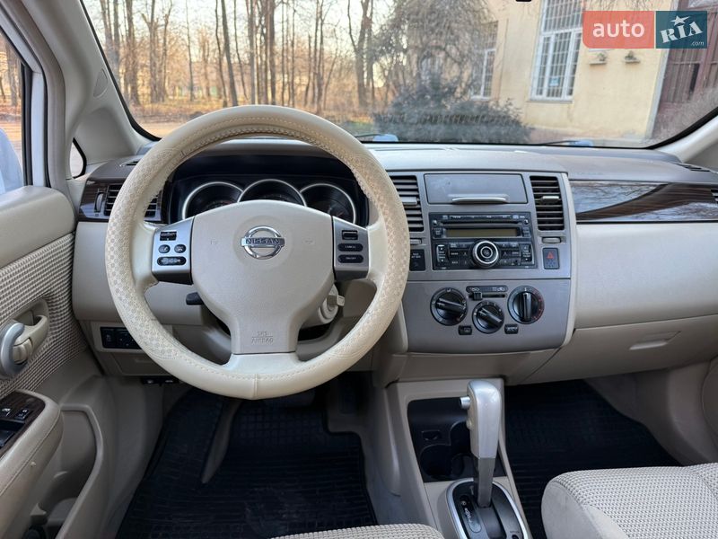 Хэтчбек Nissan Versa 2010 в Одессе